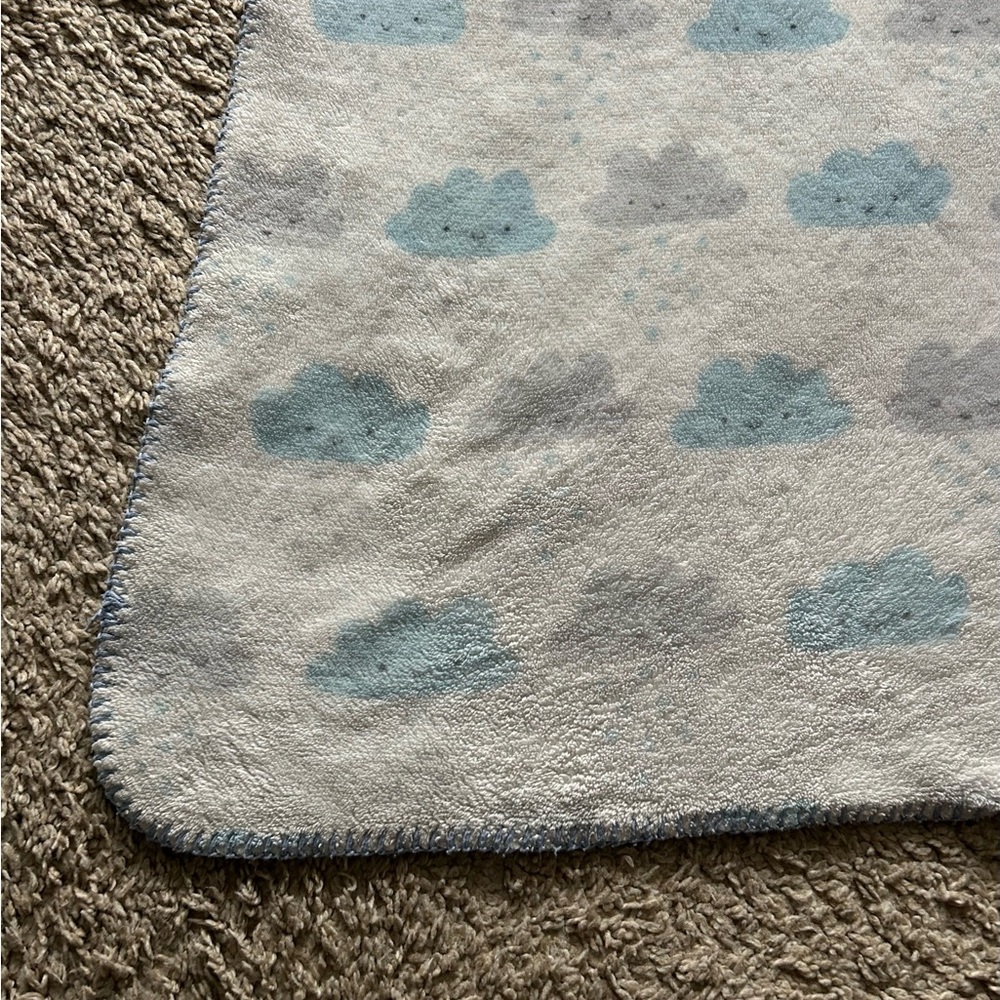 Cloud Patterned Blanket